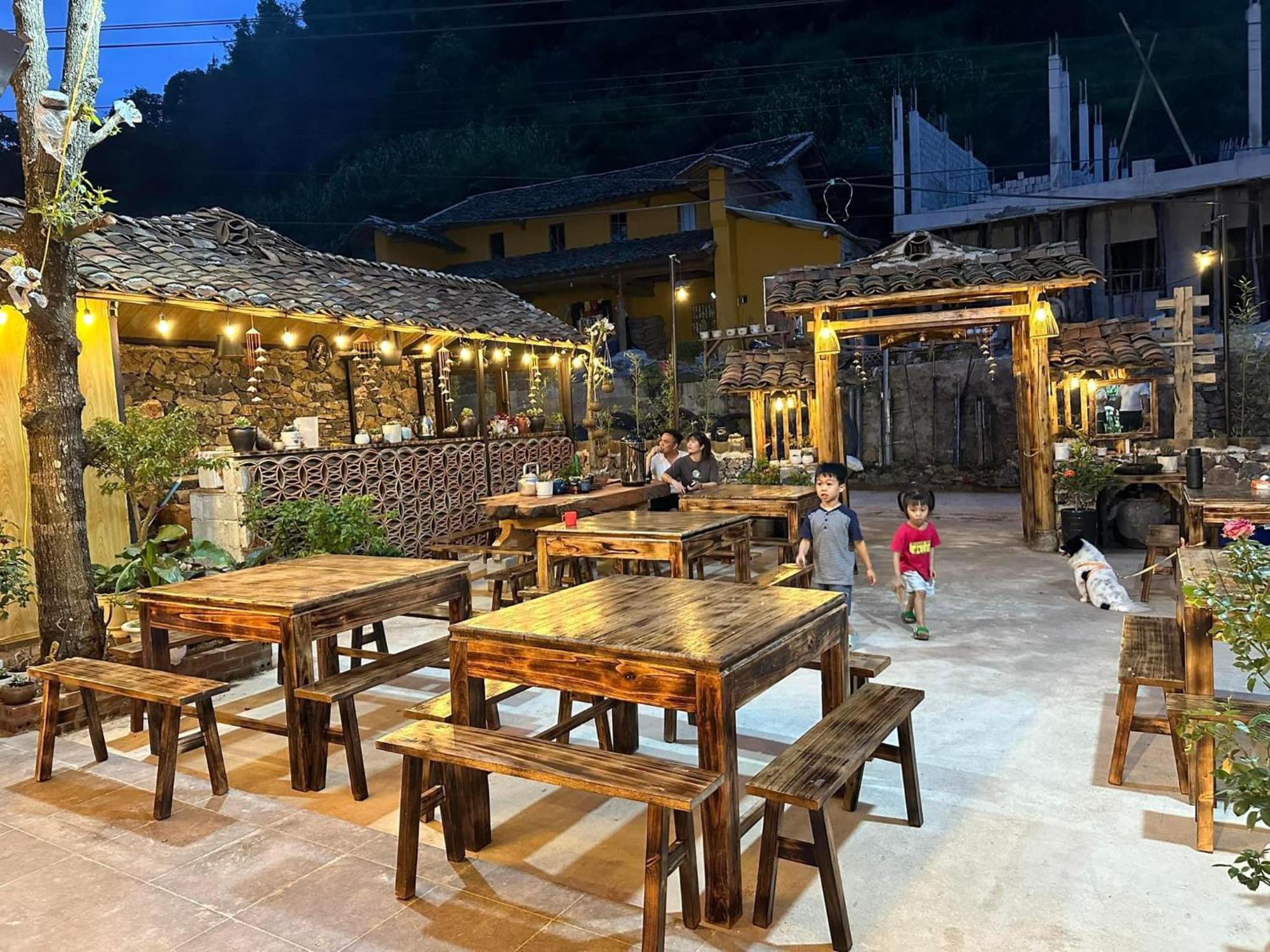 Khoi Homestay And Restaurant Loung Co Buitenkant foto